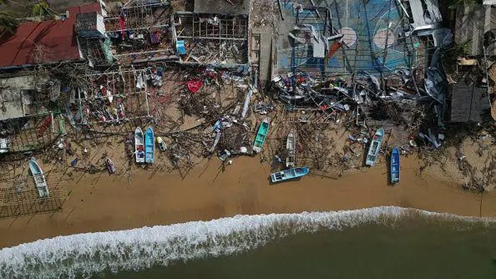 O aumento do nível do mar, causado pelas mudanças climáticas, faz com que as fortes ondas de tempestade fiquem ainda mais perigosas — Foto: Getty Images