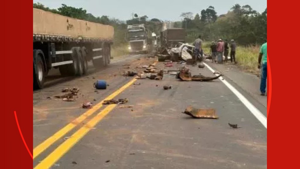 local do aciente onde quatro pessoas morrem em acidente entre carreta e pick-up na BR-364 — Foto: Reprodução/Redes sociais