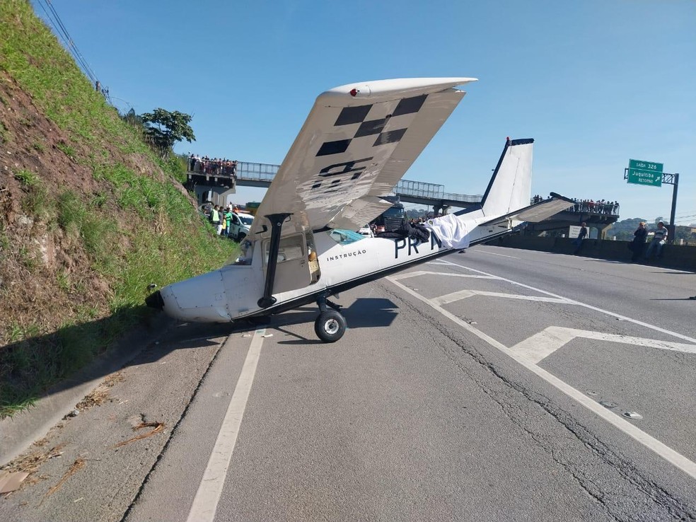 Avião faz pouso forçado na Rodovia Régis Bittencourt em Juquitiba, Grande SP,  diz PRF | São Paulo | G1