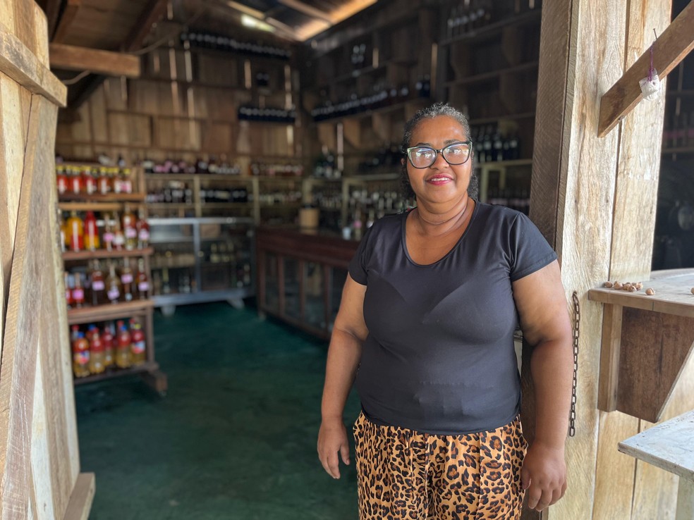 Eunides Maria, dona da 'Biroska Bakana' em Campos Novos, no interior de Roraima. — Foto: Yara Ramalho/g1 RR