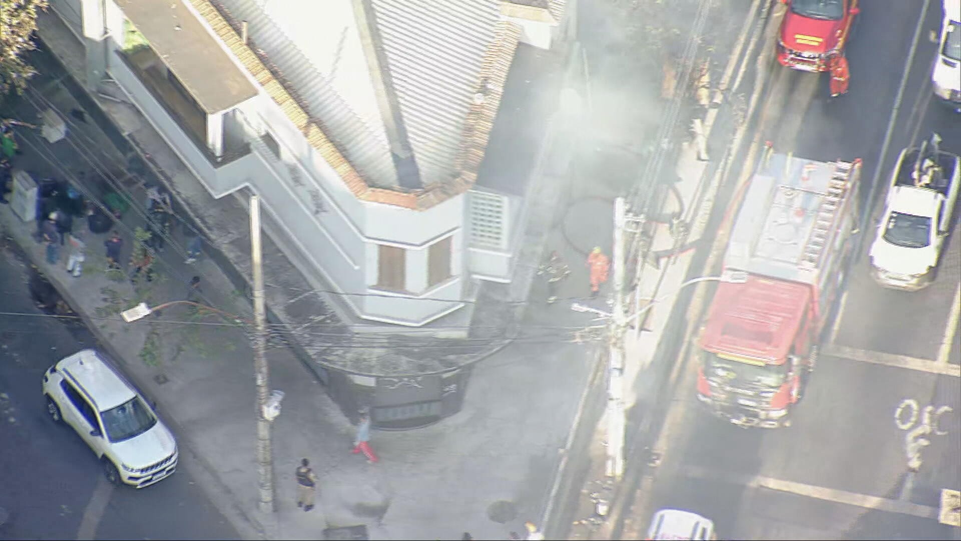 Incêndio atinge restaurante em BH e deixa uma pessoa ferida