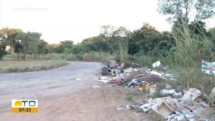 Moradores de bairro em Palmas reclamam do descarte irregular de lixo