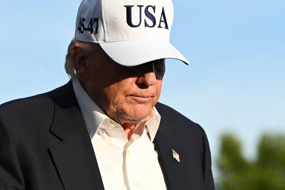 Aprovação de Donald Trump cai para 35% e se aproxima do nível mínimo do mandato