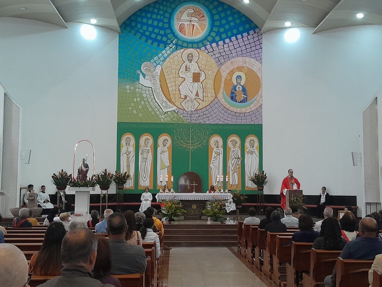 Fiéis celebram dia de São Judas Tadeu com missas e procissões no Vale do Paraíba