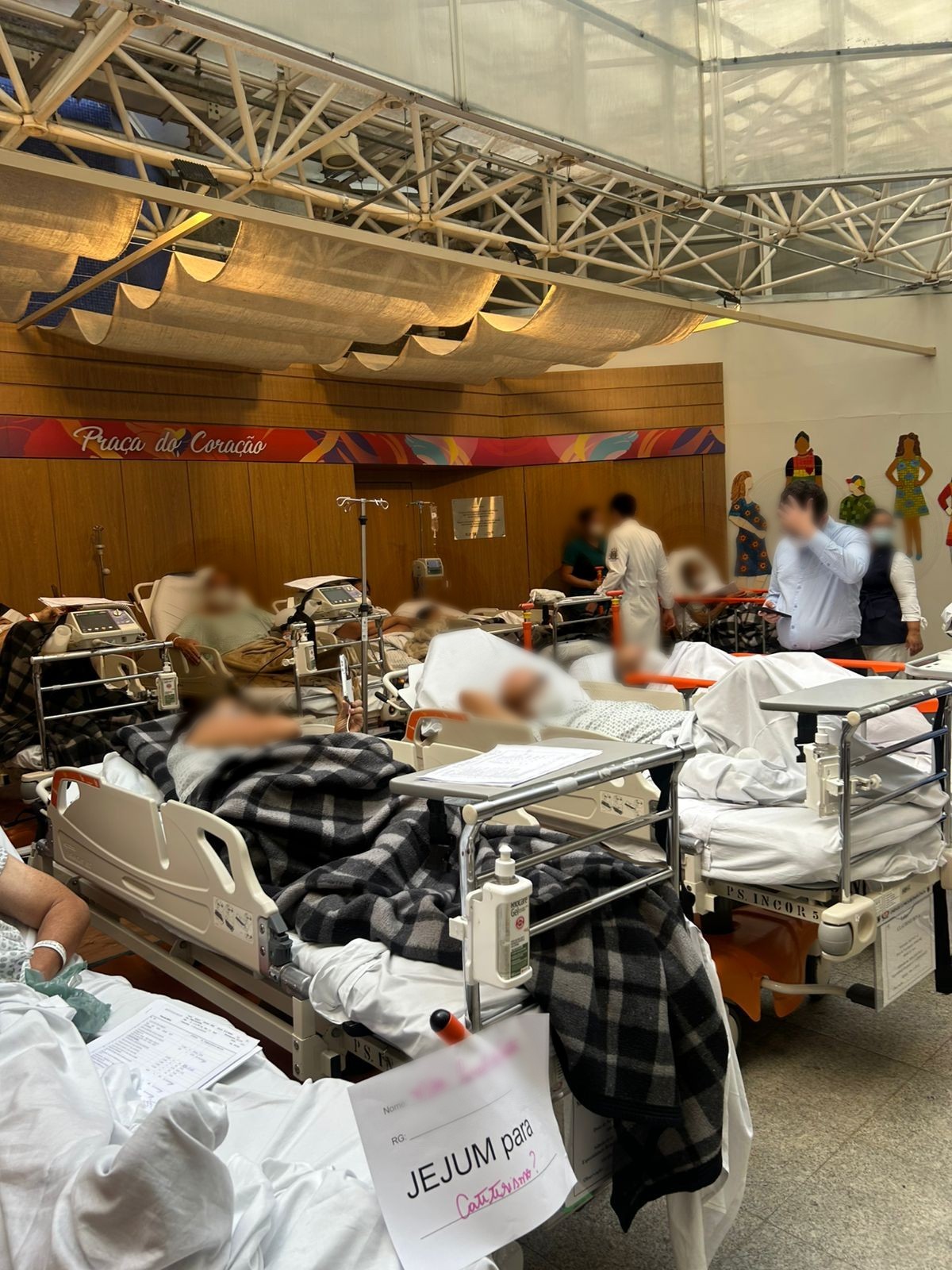 Incêndio atinge InCor em SP; pacientes são retirados dos quartos e hospital é esvaziado