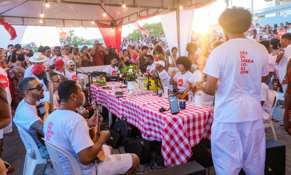 Centro de Convenções de Feira de Santana recebe coletivo de samba, show, artesanato e outras atrações