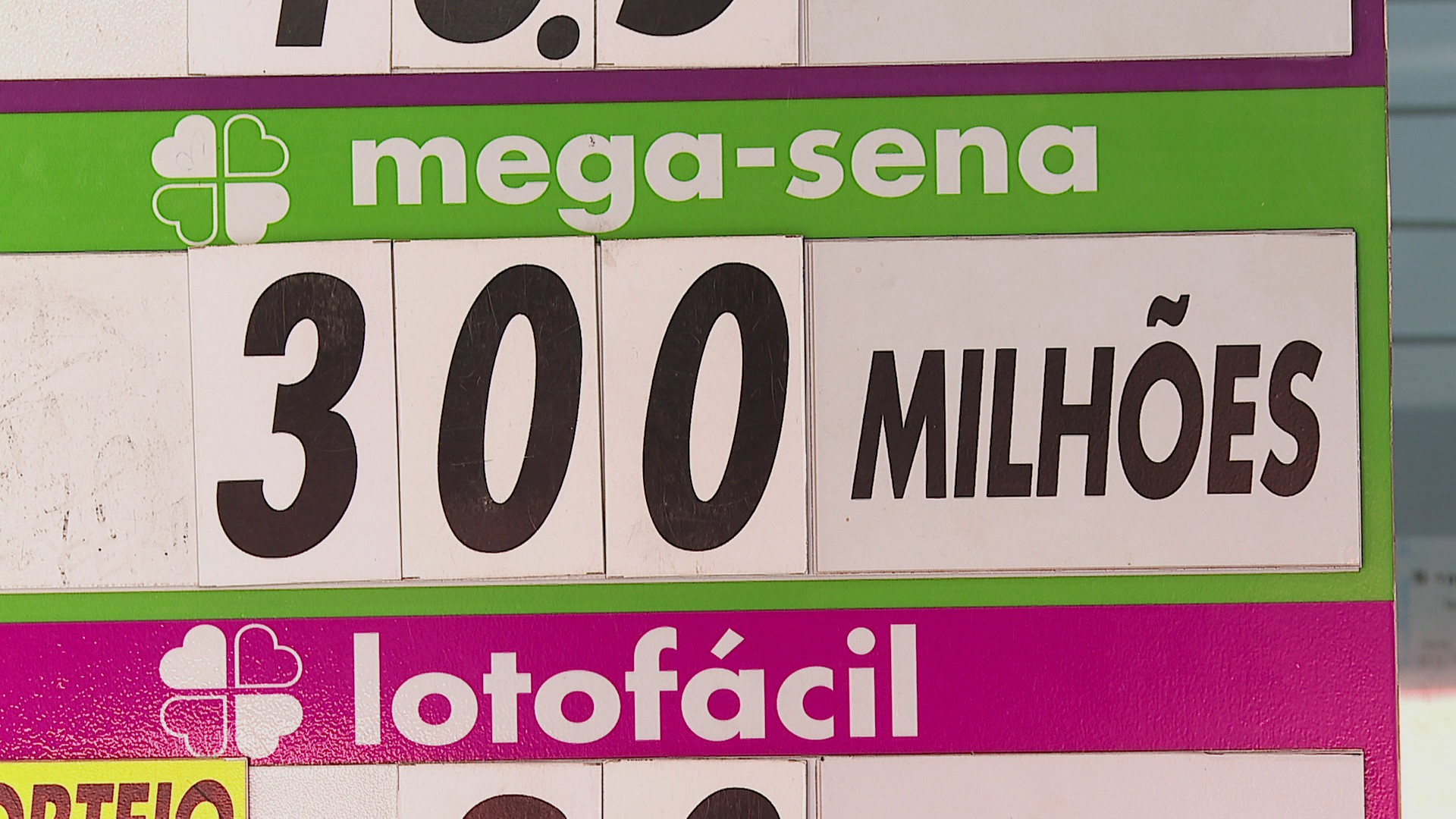 Mega-Sena 30 anos: premiação de R$ 300 milhões provoca 'maratona' de apostas em lotéricas do interior de SP