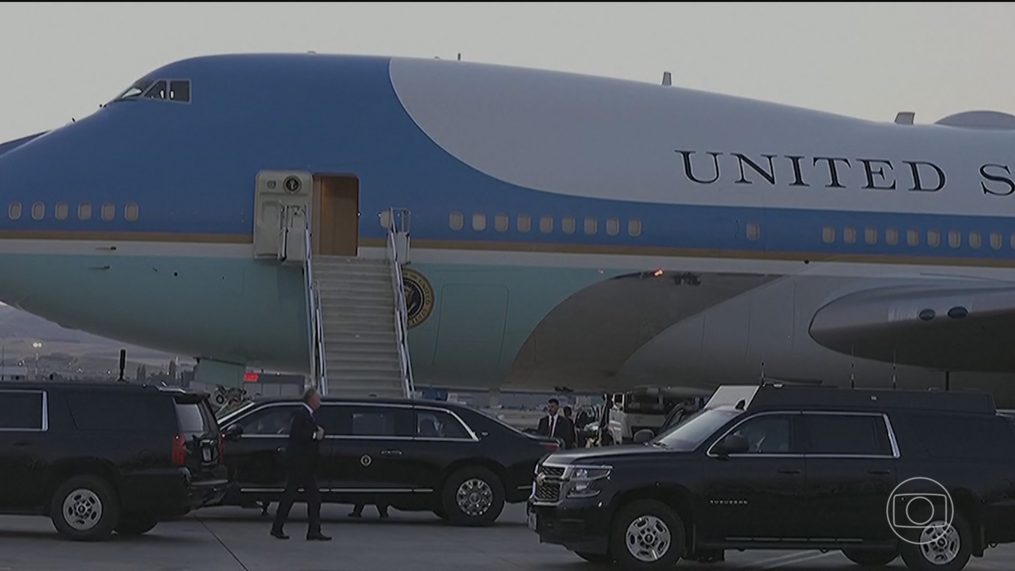 JN ouve jornalistas que estavam em avião 'abandonado' por Trump: 'Gosto de ser usado como isca? Não é a minha escolha favorita'