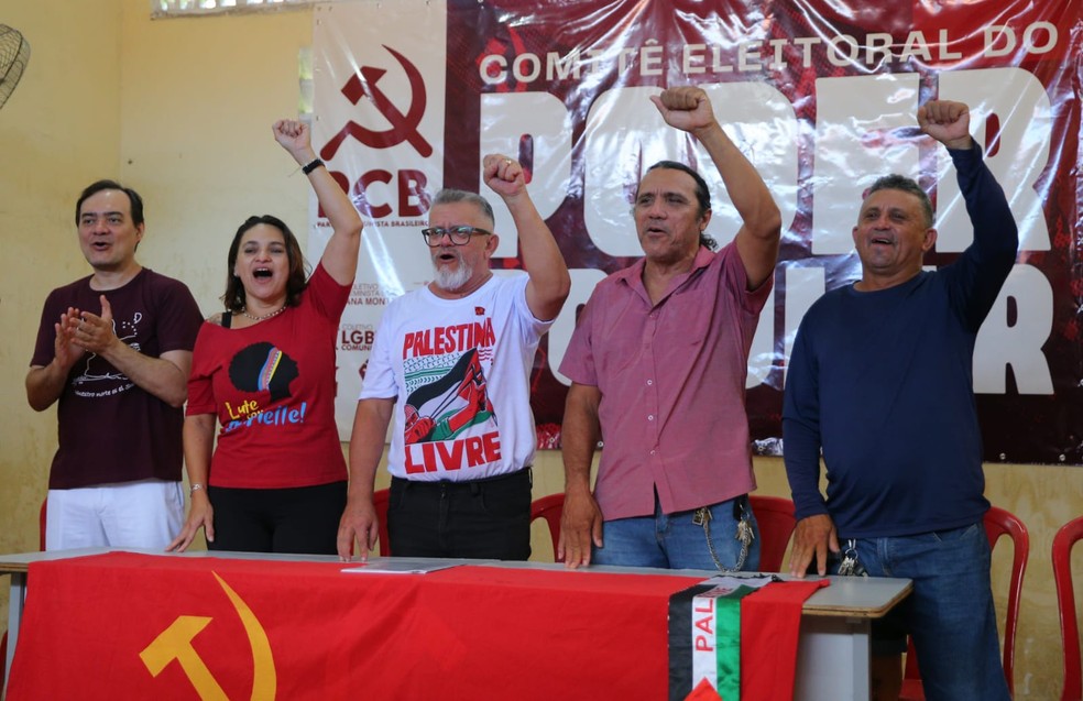 PCB anuncia Chico Malta (ao centro) como candidato à Prefeitura de Fortaleza em 2024. — Foto: Fabiane de Paula/Sistema Verdes Mares (SVM)