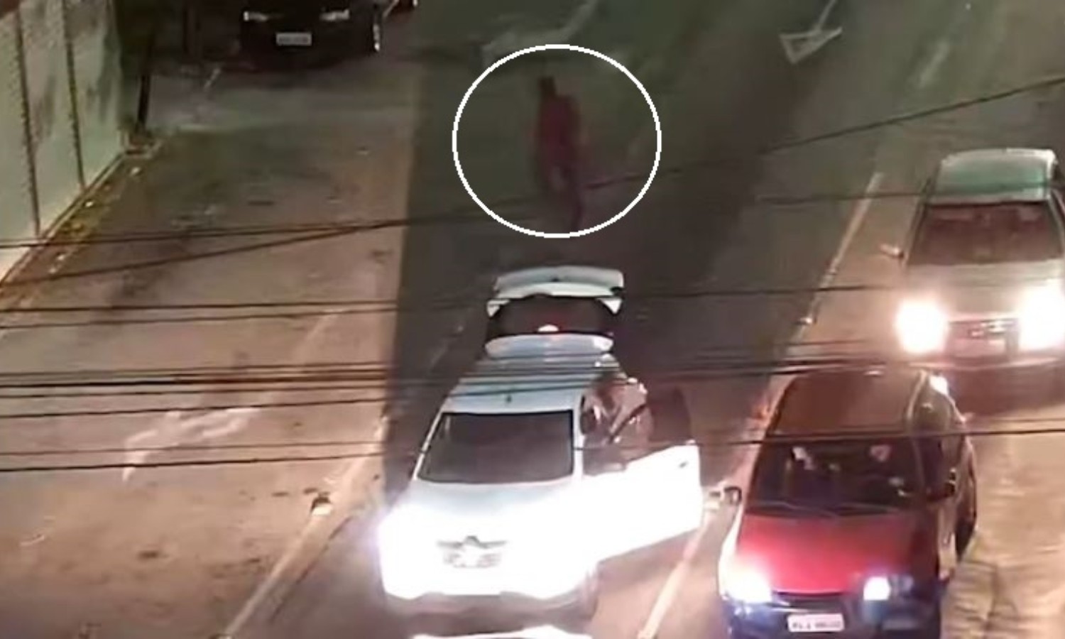 VÍDEO: Polícia resgata motorista de app mantido refém no porta-malas do próprio carro em Fortaleza