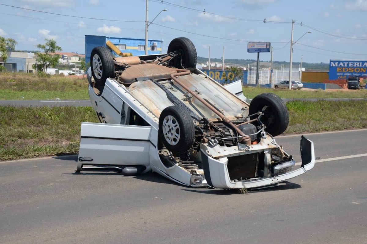 Motorista Perde Controle Da Direção E Capota Carro Em Rodovia De Sorocaba Sorocaba E Jundiaí G1 