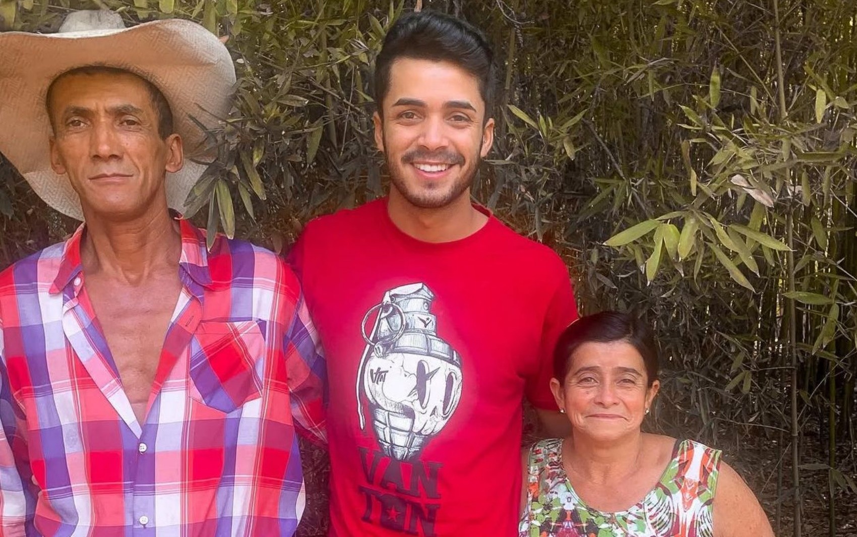 Filho que emocionou mãe em vídeo se mudou para Londres para dar vida melhor aos pais: ‘Dar oportunidades para eles’ 