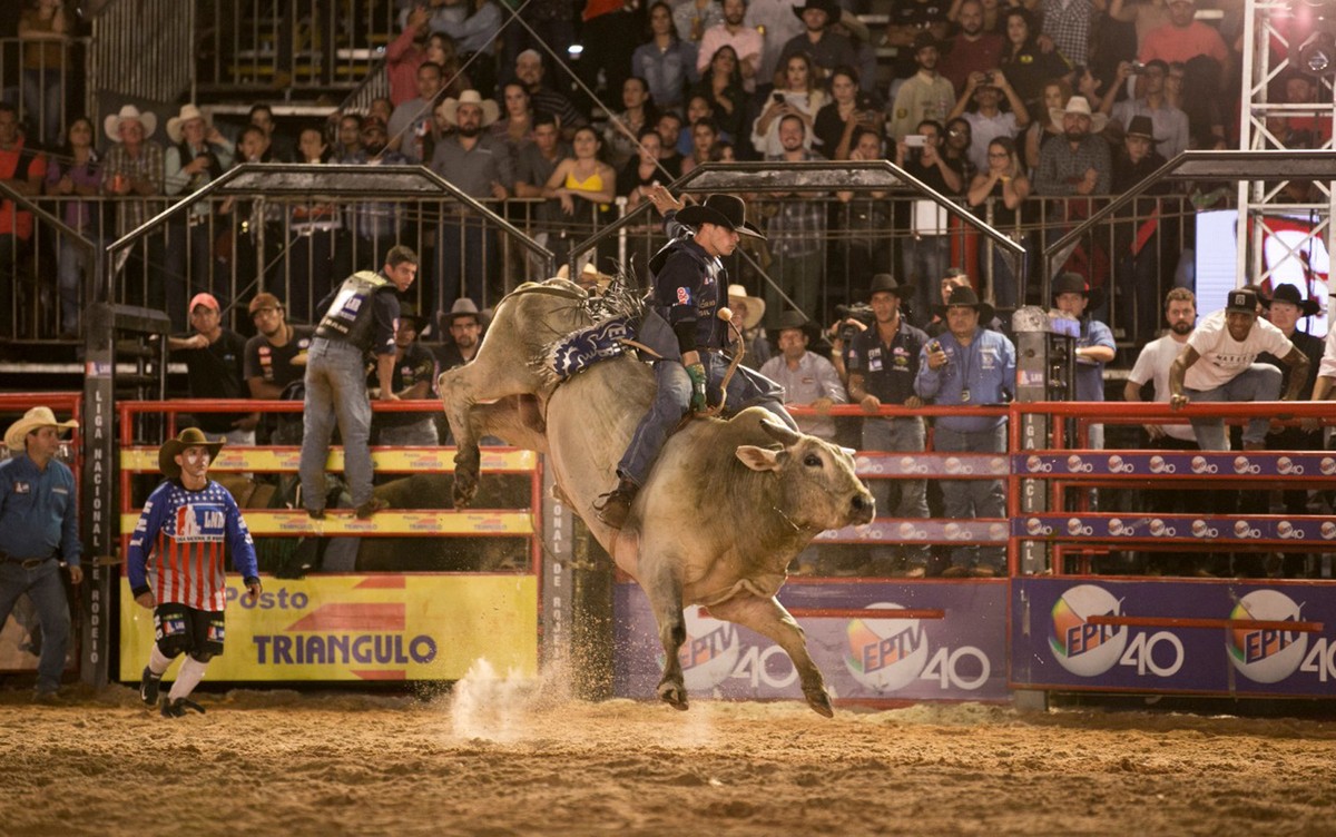 Primeira noite de montarias no Ribeirão Rodeo Music tem peões de SP ...