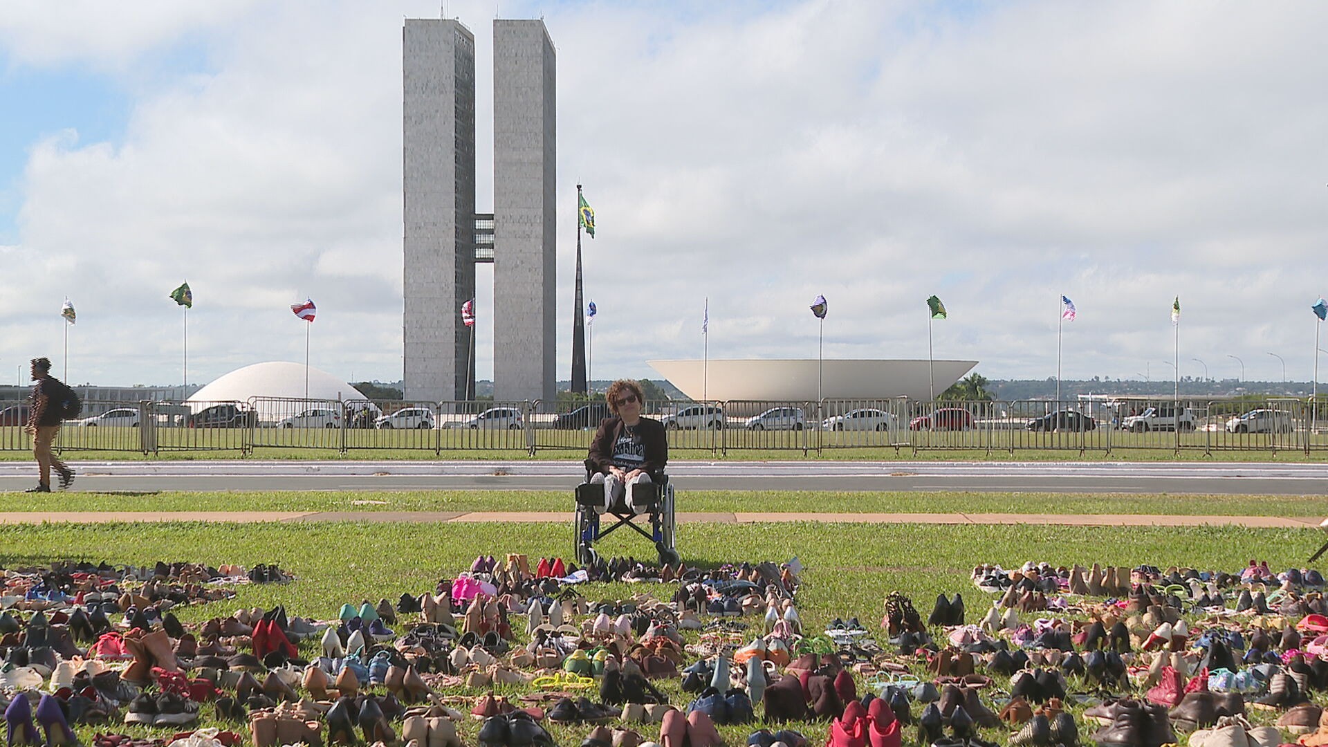 Ato na Esplanada dos Ministérios, em Brasília, chama atenção para Encefalomielite Miálgica; entenda