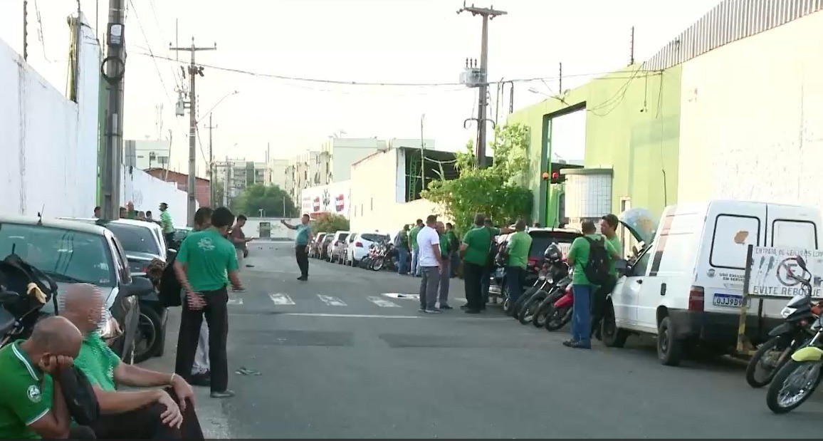 Trabalhadores do transporte público fazem paralisação em Teresina