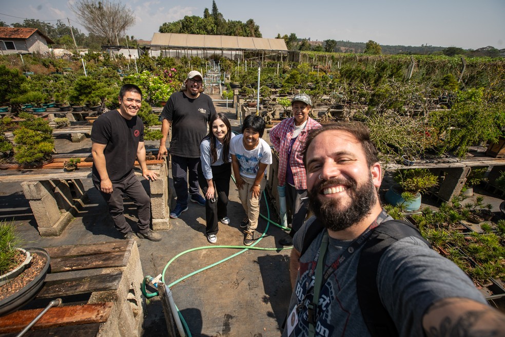 Equipe do g1 foi até Atibaia para mostrar o passo a passo da produção de bonsais — Foto: Fabio Tito/g1