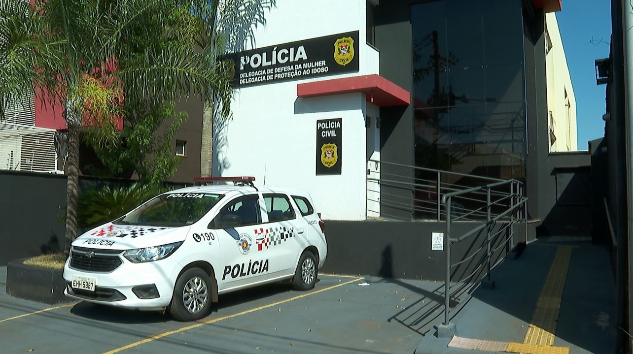 Preso algemado quebra cadeado de cela e foge de delegacia em Ribeirão Preto, SP 