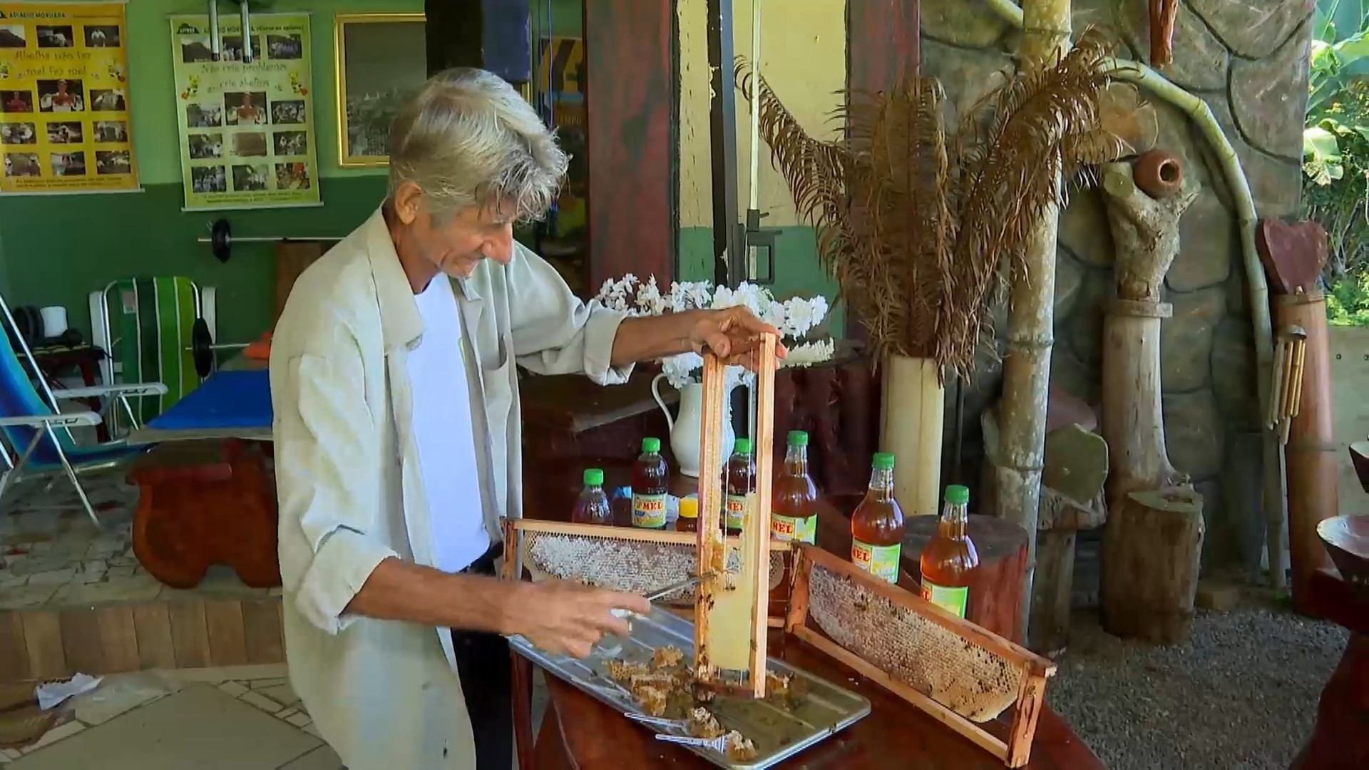 Agricultor investe em mel para cuidar da saúde e se torna negócio no ES | G1