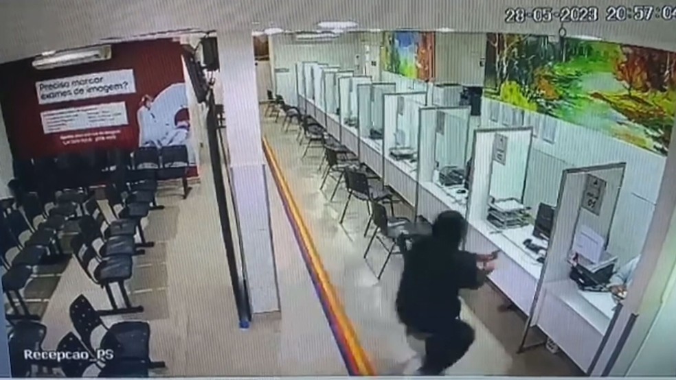 Homem invade gospital e atira contra a ex-companheira, no DF — Foto: Reprodução