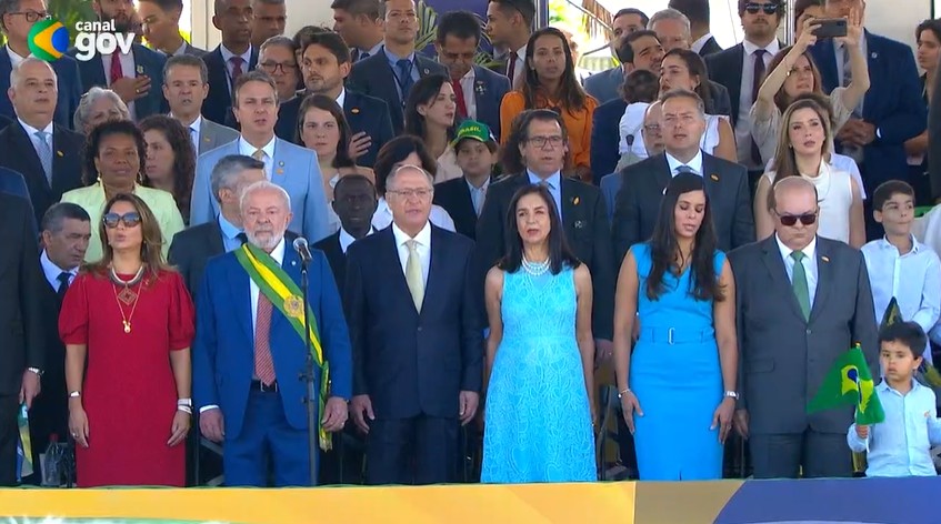 Lula participa de desfile de 7 de Setembro com menções ao G20, reconstrução do RS e Mais Médicos