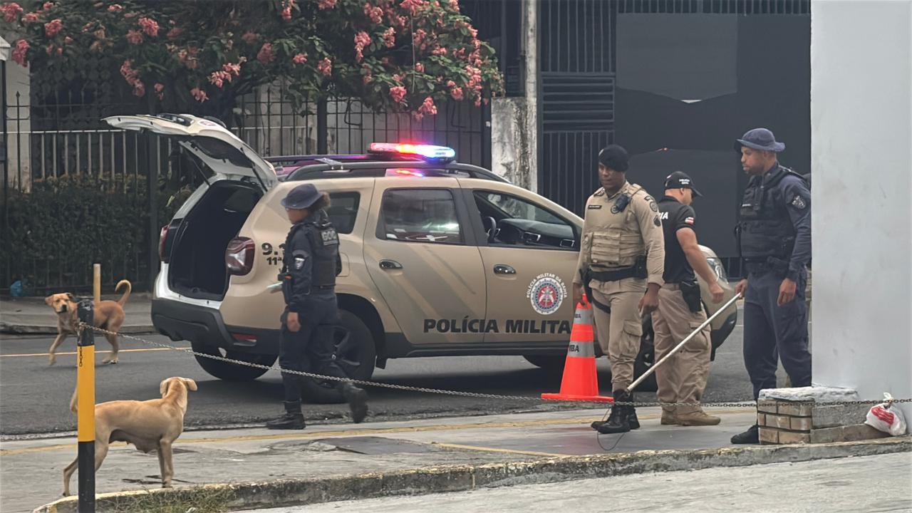 Homem que usava cães para atacar moradores em bairro nobre de Salvador é preso após mais de 10 denúncias