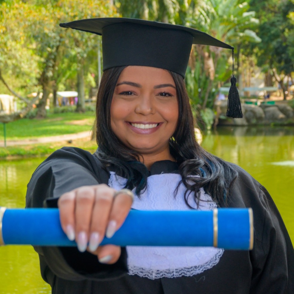 A auxiliar administrativa Amanda da Silva Barros — Foto: Reprodução