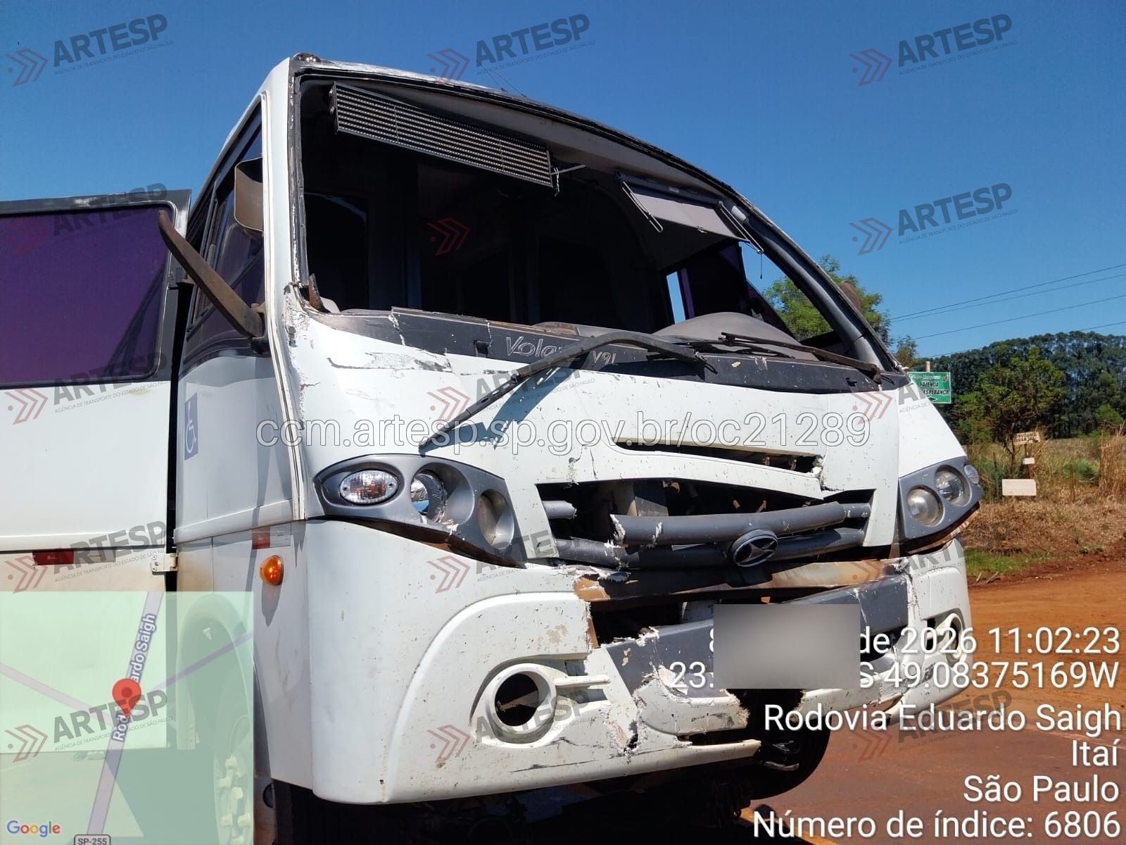 Acidente entre ônibus e carreta deixa feridos em rodovia de Itaí