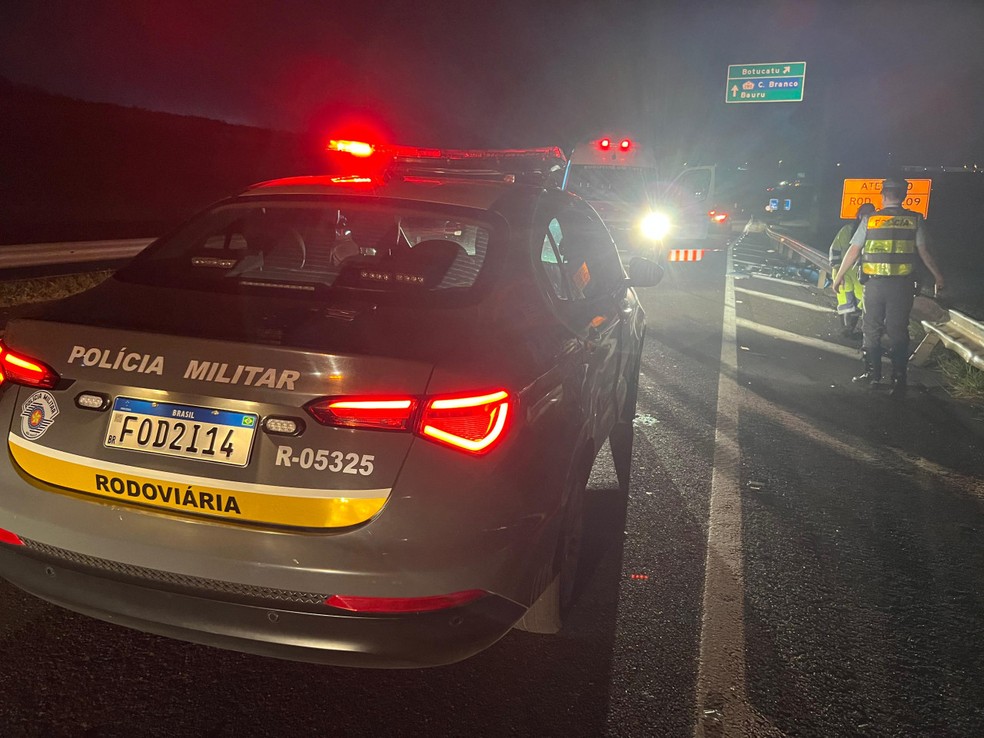 Acidente entre moto e caminhão deixa uma vítima fatal em Botucatu (SP) — Foto: Acontece Botucatu/ reprodução