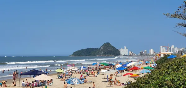 Ouvintes registram banco de areia na praia de Caiobá