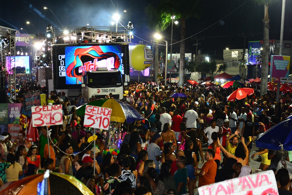 Micareta de Feira de Santana continua na Avenida Presidente Dutra.  — Foto: Renato Lima