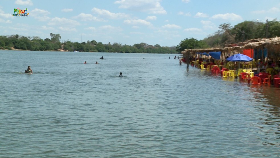 Prainha de água doce em Floriano, entre Piauí e Maranhão, atrai milhares de turistas durante o B-R-O Bró — Foto: Reprodução