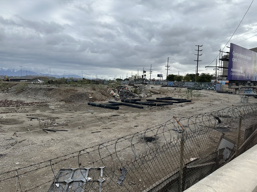 Foto feita por morador de Los Angeles que foi at&eacute; o local investigar por conta pr&oacute;pria os pedidos de ajuda &mdash; Foto: X / Reprodu&ccedil;&atilde;o