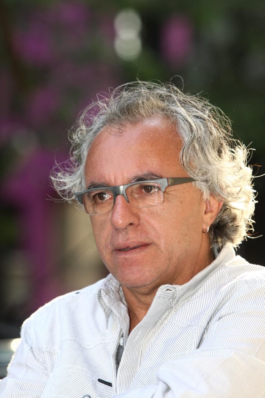 Jornalista mineiro Marcelo Prates é velado nesta segunda-feira (15) em Belo Horizonte