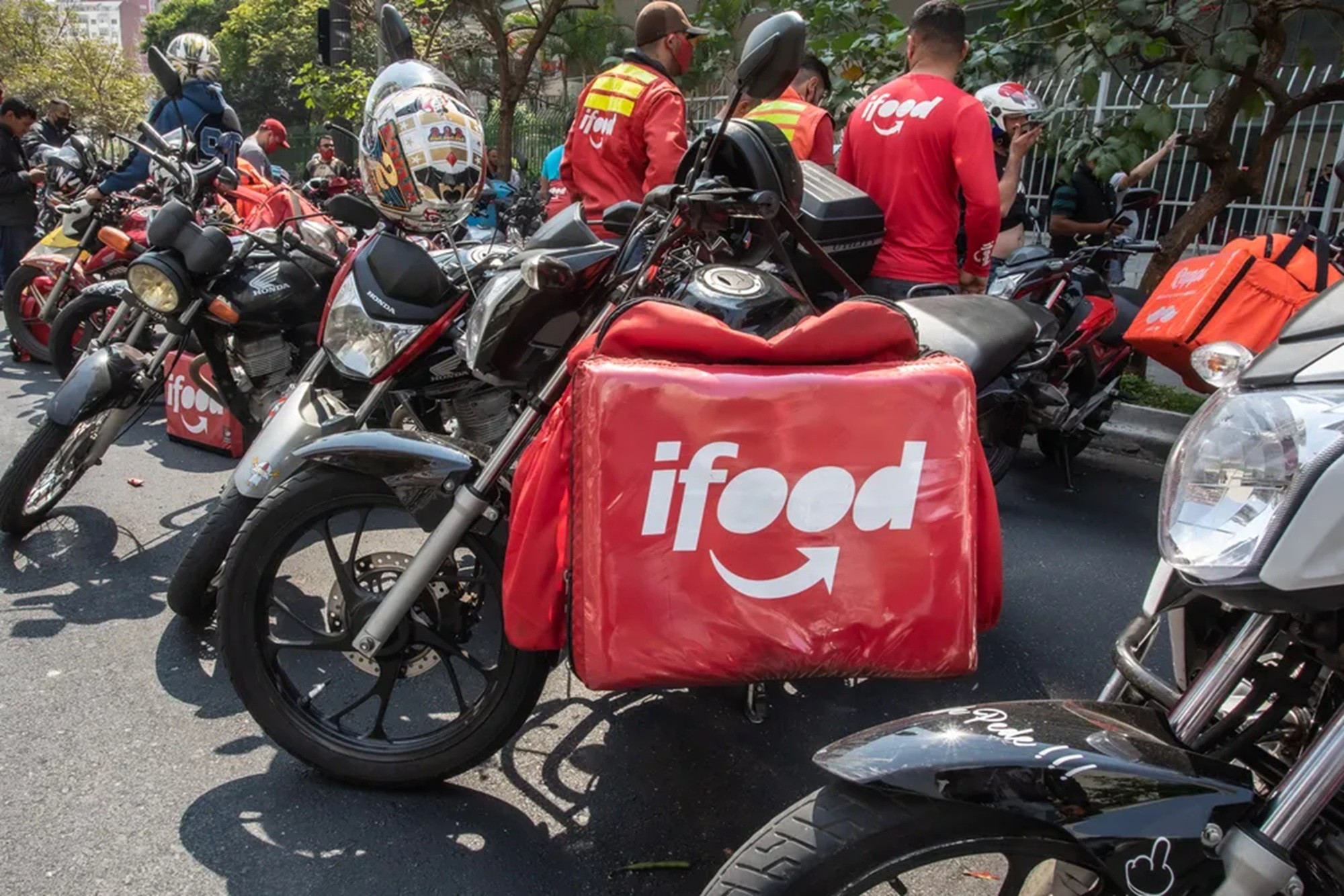 É #FAKE mensagem que imita visual do iFood e oferece link de raspadinha da Copa do Mundo; trata-se de golpe