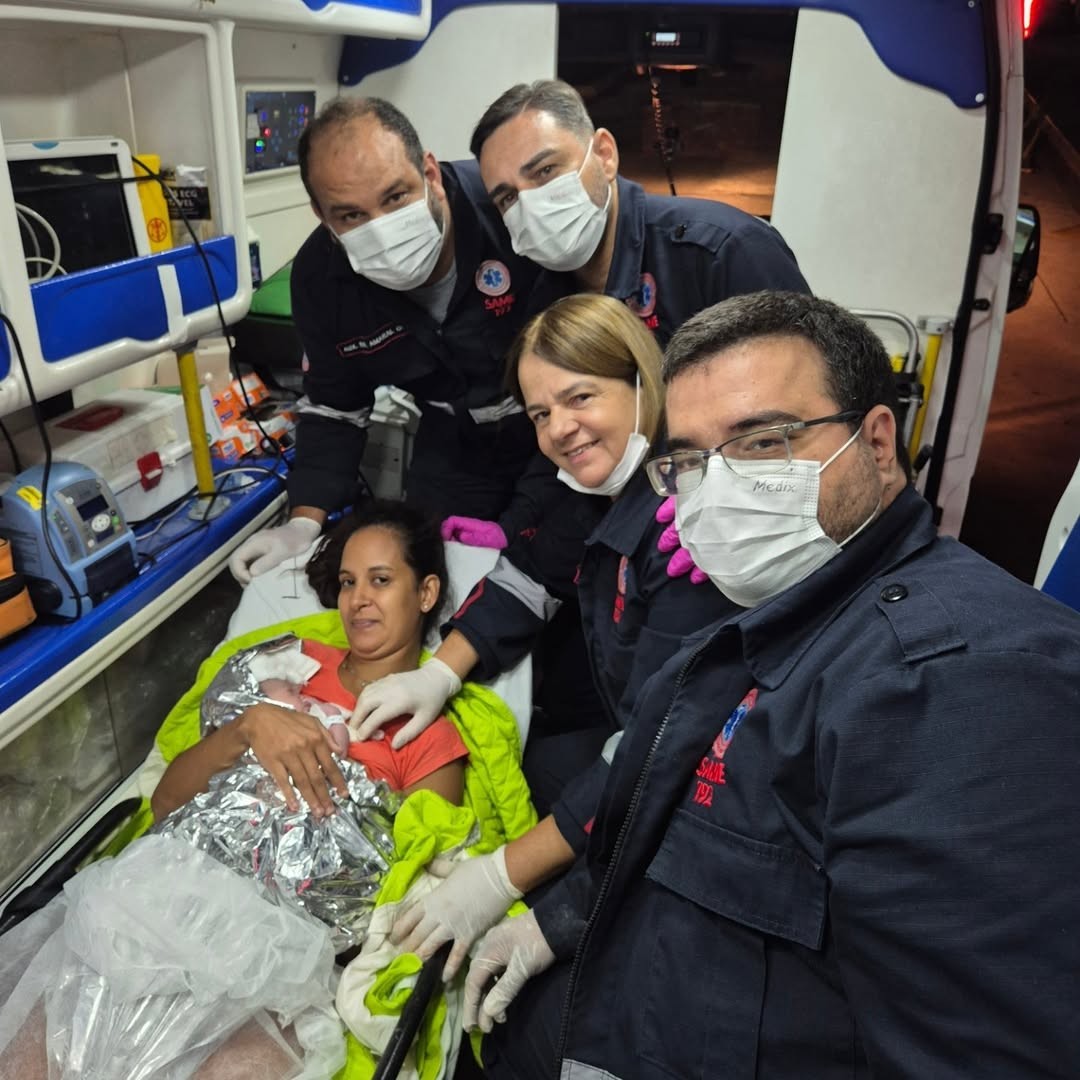 No Dia das Mães, mulher entra em trabalho de parto a caminho do hospital e bebê nasce dentro de ambulância em Pres. Prudente