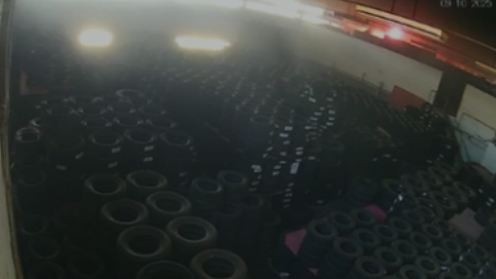 Vídeo mostra início de incêndio em loja de pneus que causou prejuízo de R$ 5 mi; ex-funcionário foi preso