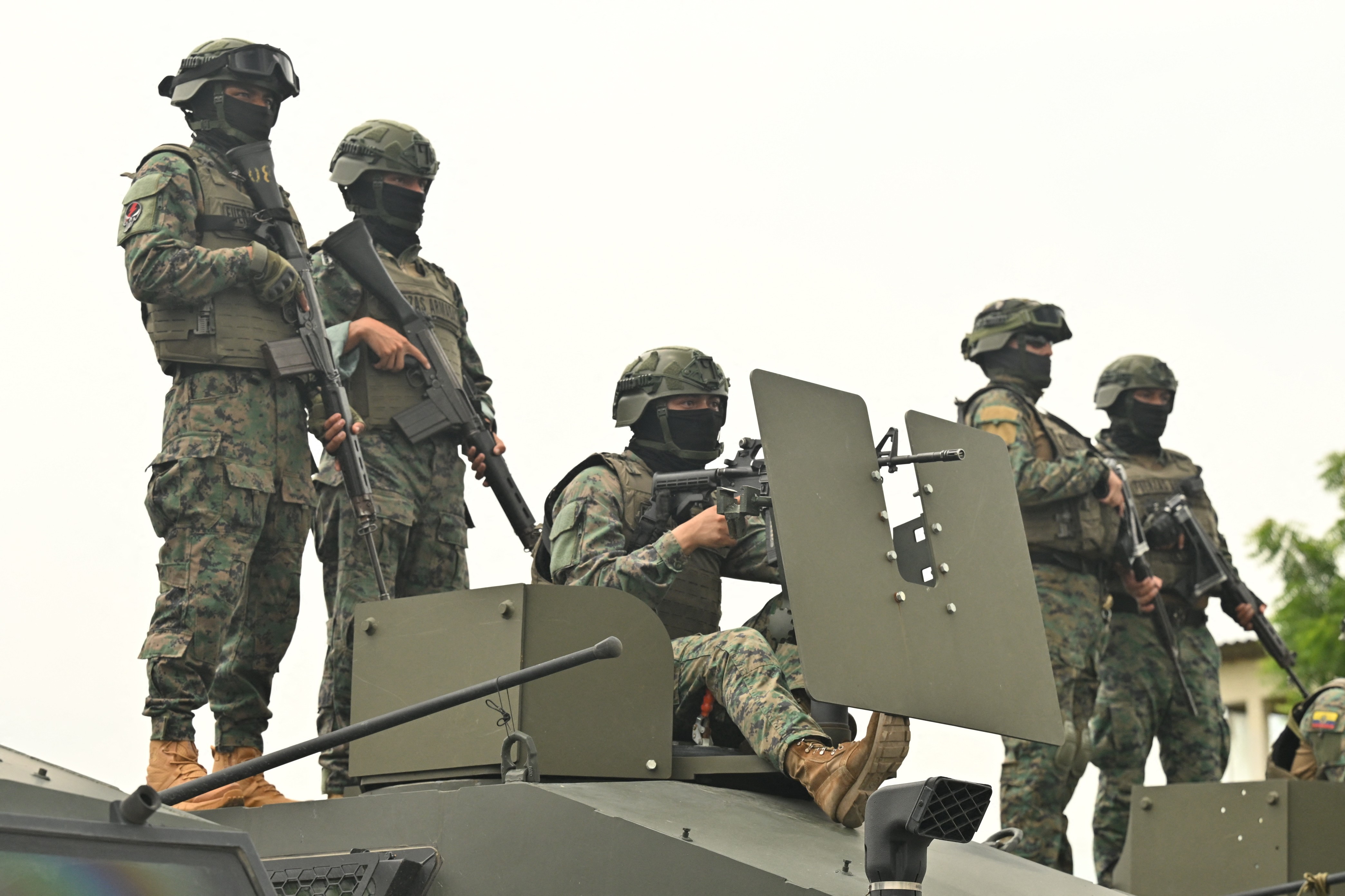 Com apoio dos EUA, Equador mobiliza 75 mil militares em 'guerra' contra cartéis de drogas