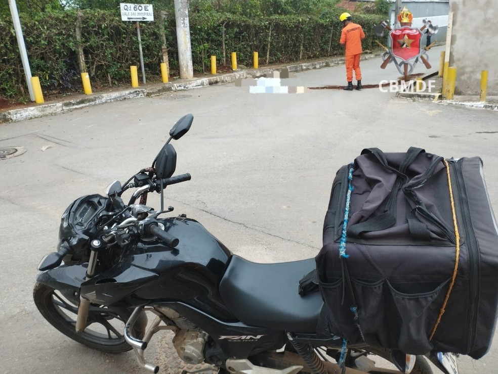 Motociclista morre após atropelar cachorro no DF — Foto: Divulgação/CBMDF