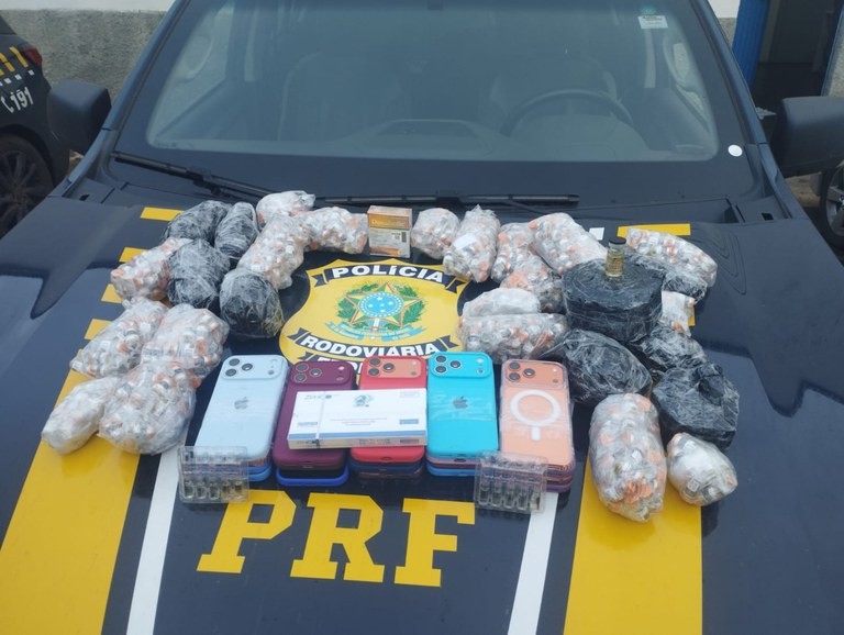 PM e guarda municipal são presos com celulares e anabolizantes contrabandeados na Fernão Dias