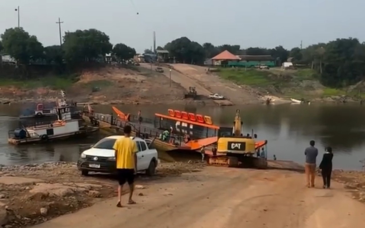 Seca no rio paralisa travessia na balsa da BR-319 por cerca de 4 horas no Amazonas; situação já foi resolvida, diz Dnit