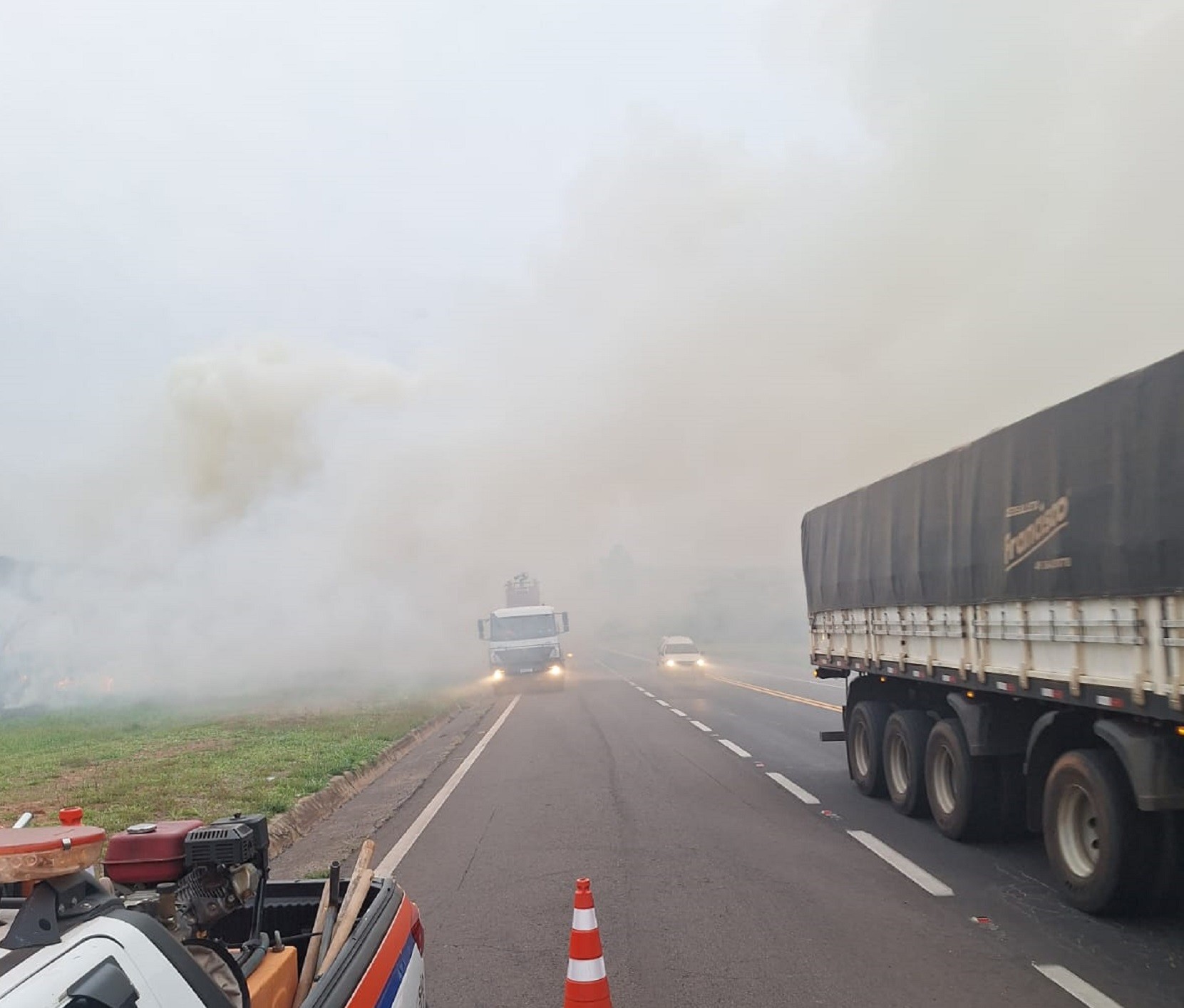 Incêndio atinge área de pastagem às margens da Rodovia Assis Chateaubriand, em Martinópolis
