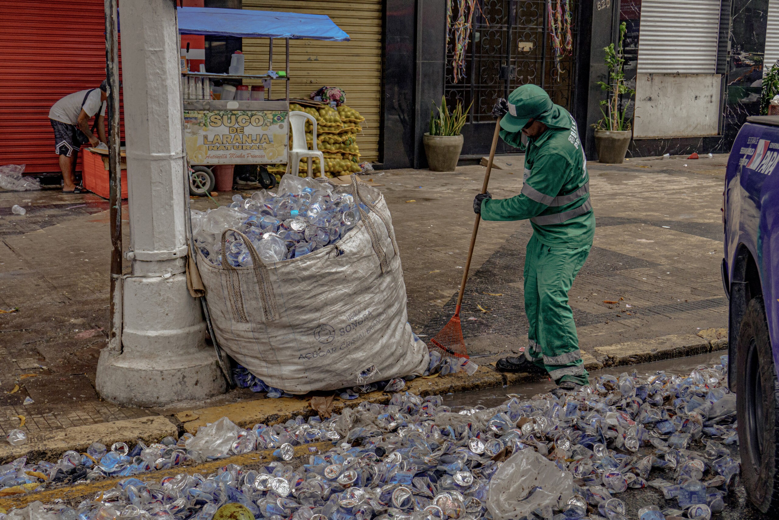 Círio 2026: 200 catadores recolhem materiais recicláveis nos percursos da Trasladação e do Círio em Belém