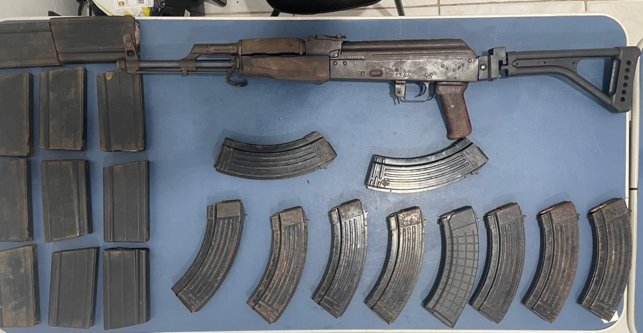 Vídeo mostra apreensão de fuzis e mais de 400 munições em embarcação no interior do Amazonas