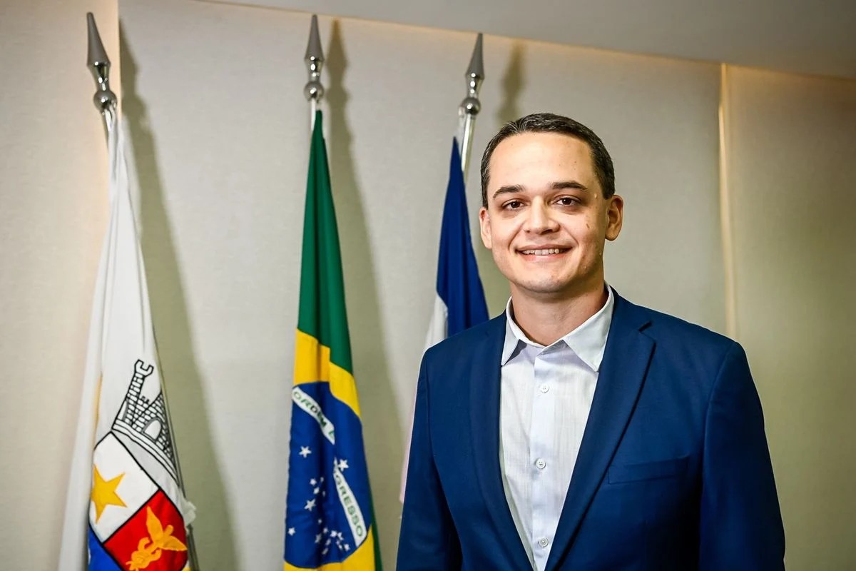 Lorenzo Pazolini renuncia ao cargo de prefeito de Vitória para disputar o governo do ES