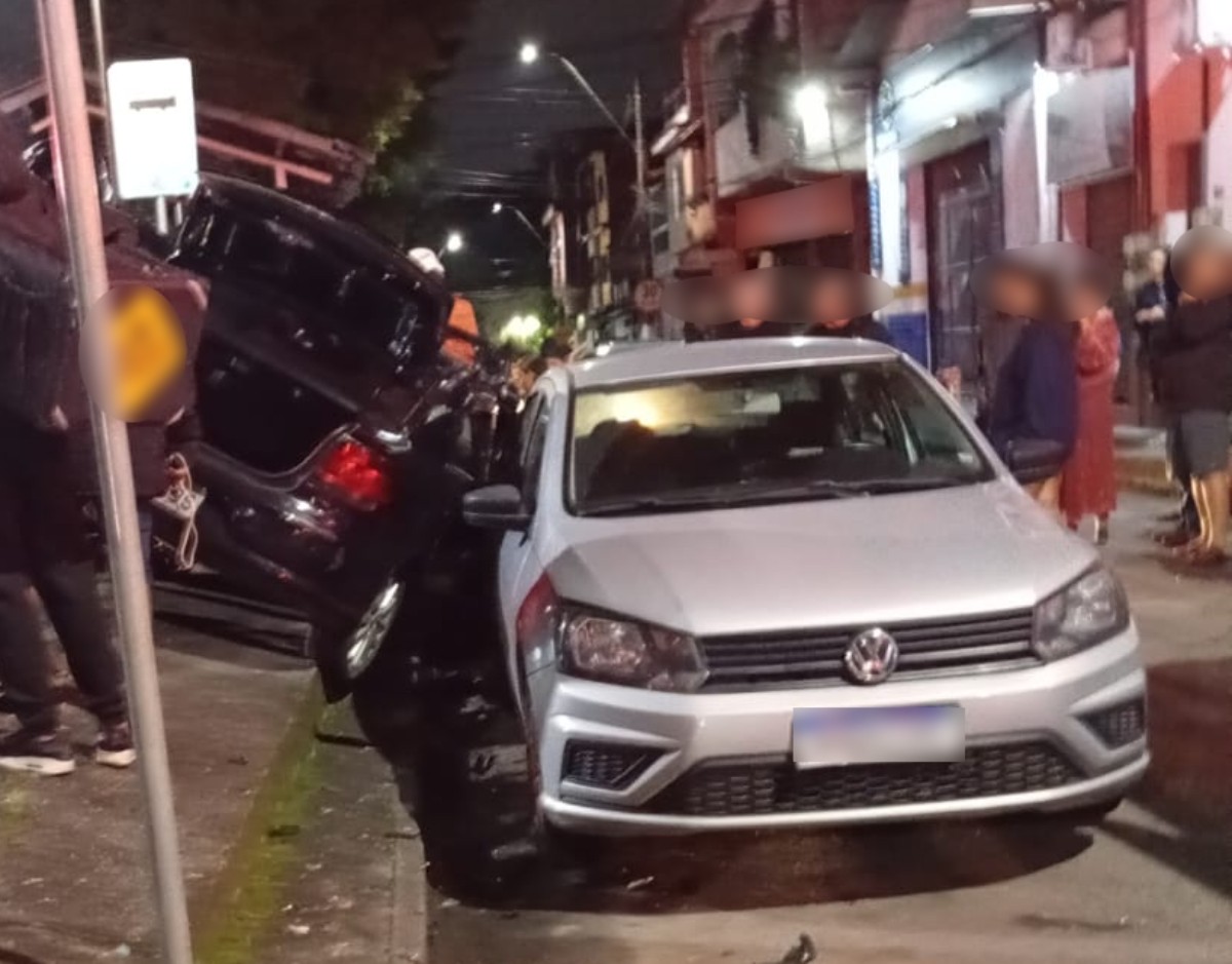 VÍDEO: Acidente entre carros deixa dois feridos em Volta Redonda