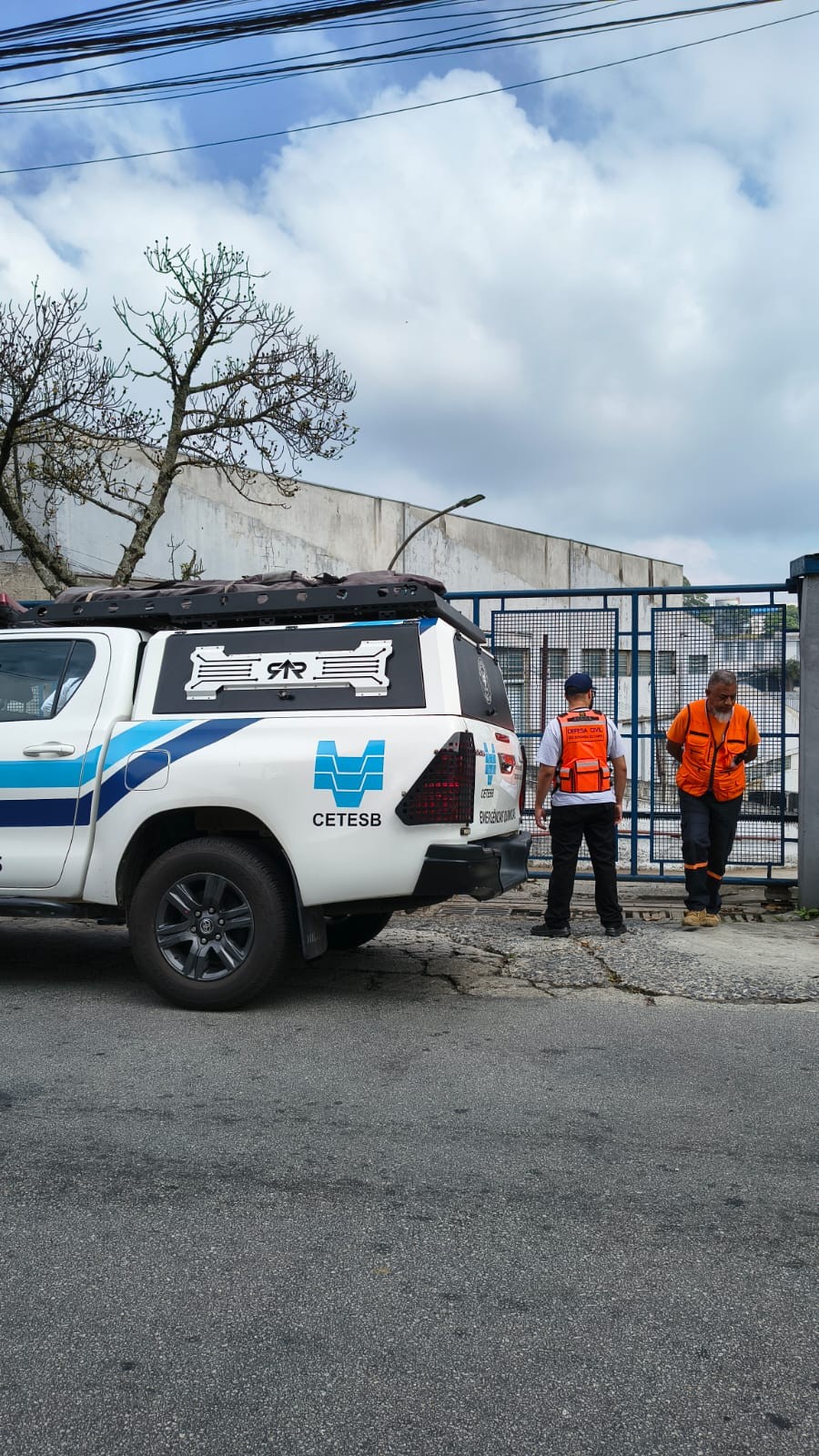Vazamento de produto químico atinge córrego e provoca cheiro forte em São Bernardo do Campo