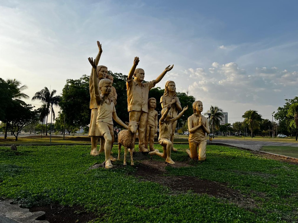 Súplica dos Pioneiros, localizado na ala norte da praça — Foto: Divulgação/Vilma Nascimento