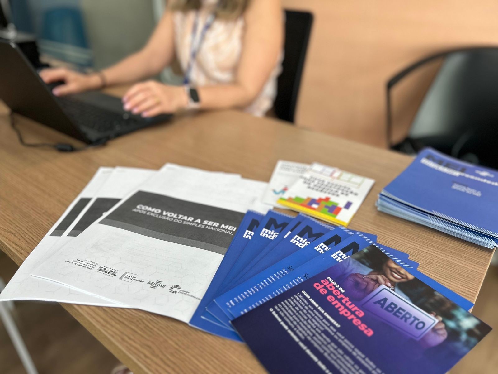 Mutirão presta atendimentos gratuitos a Microempreendedores Individuais na Praça Nove de Julho, em Presidente Prudente