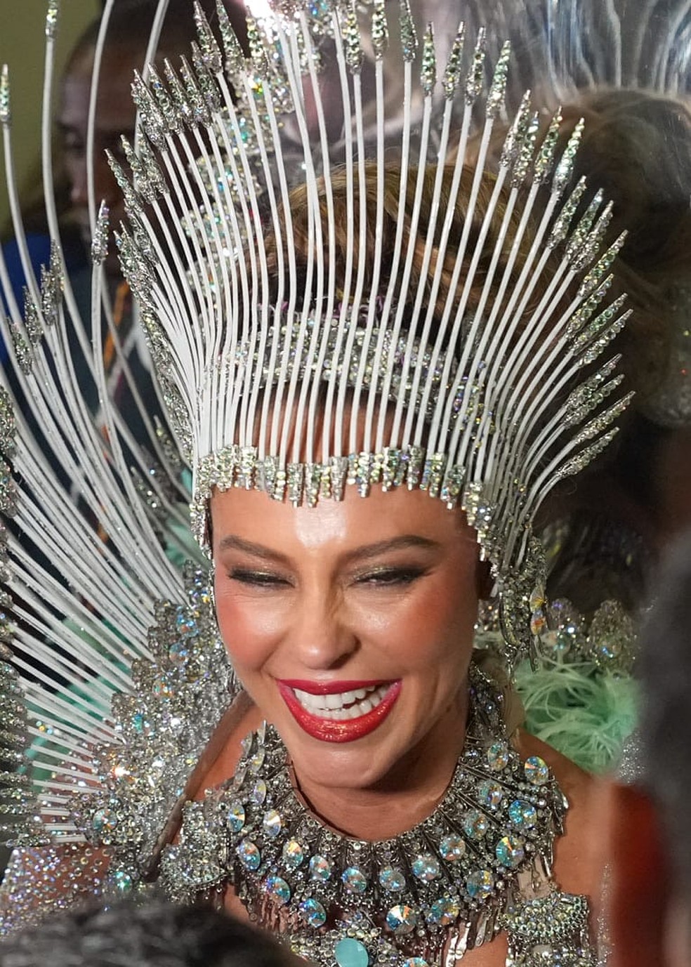 Paolla Oliveira em seu último desfile como rainha de bateria da Grande Rio — Foto: Miguel Folco/g1