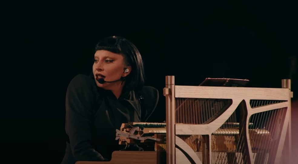 Lady Gaga se apresenta no Coachella 2025 — Foto: Reprodução/YouTube/Canal do festival